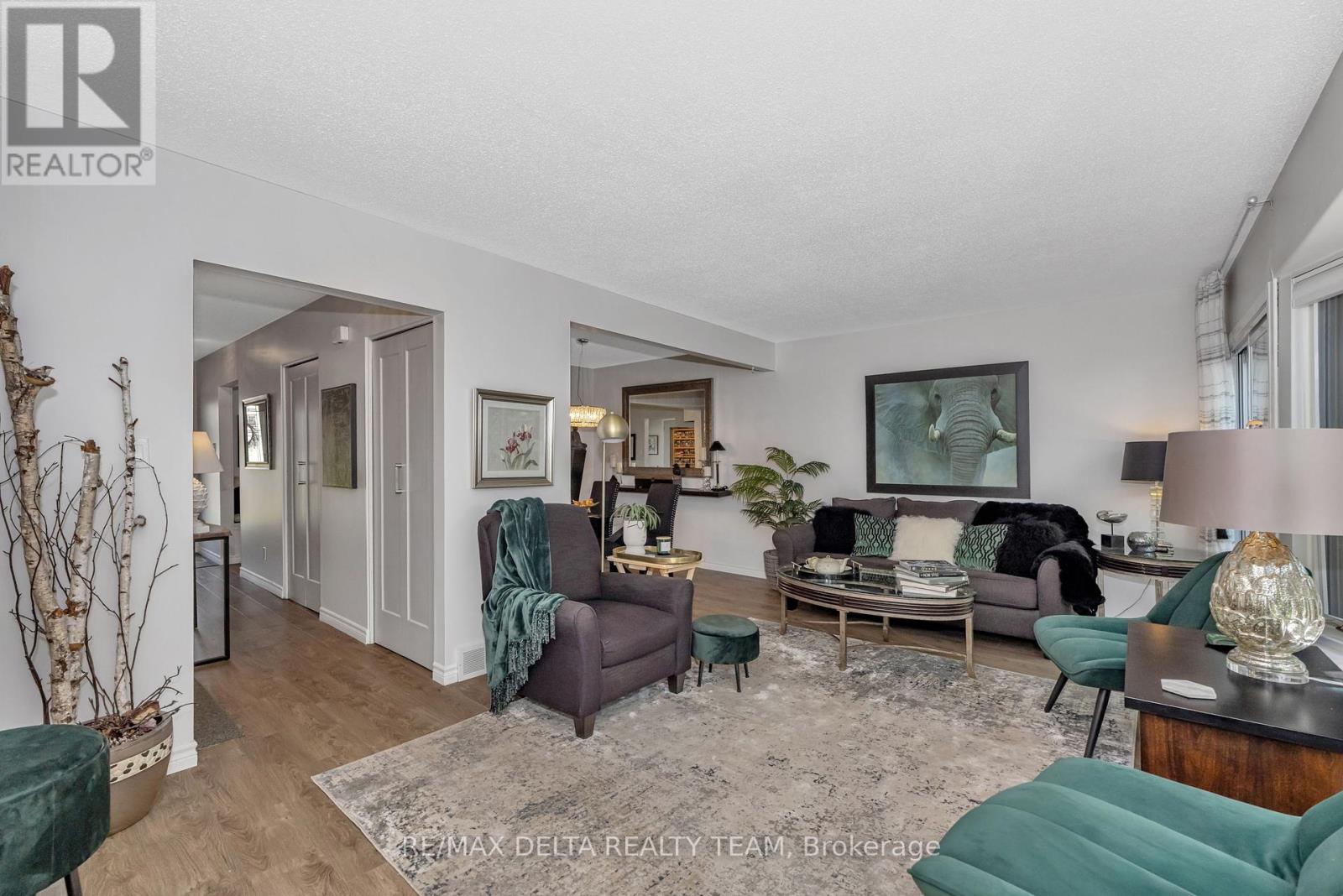 Property at 61 VALEWOOD CRESCENT image 4
