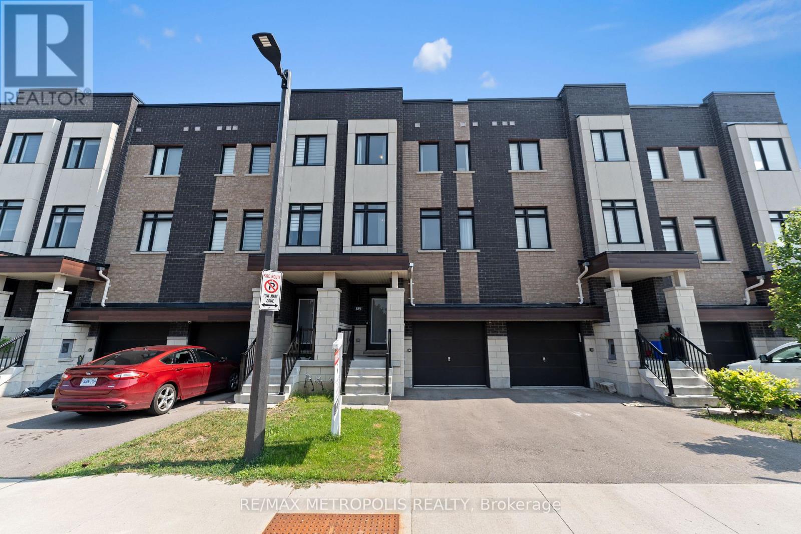 Property at 891 KICKING HORSE PATH image 1