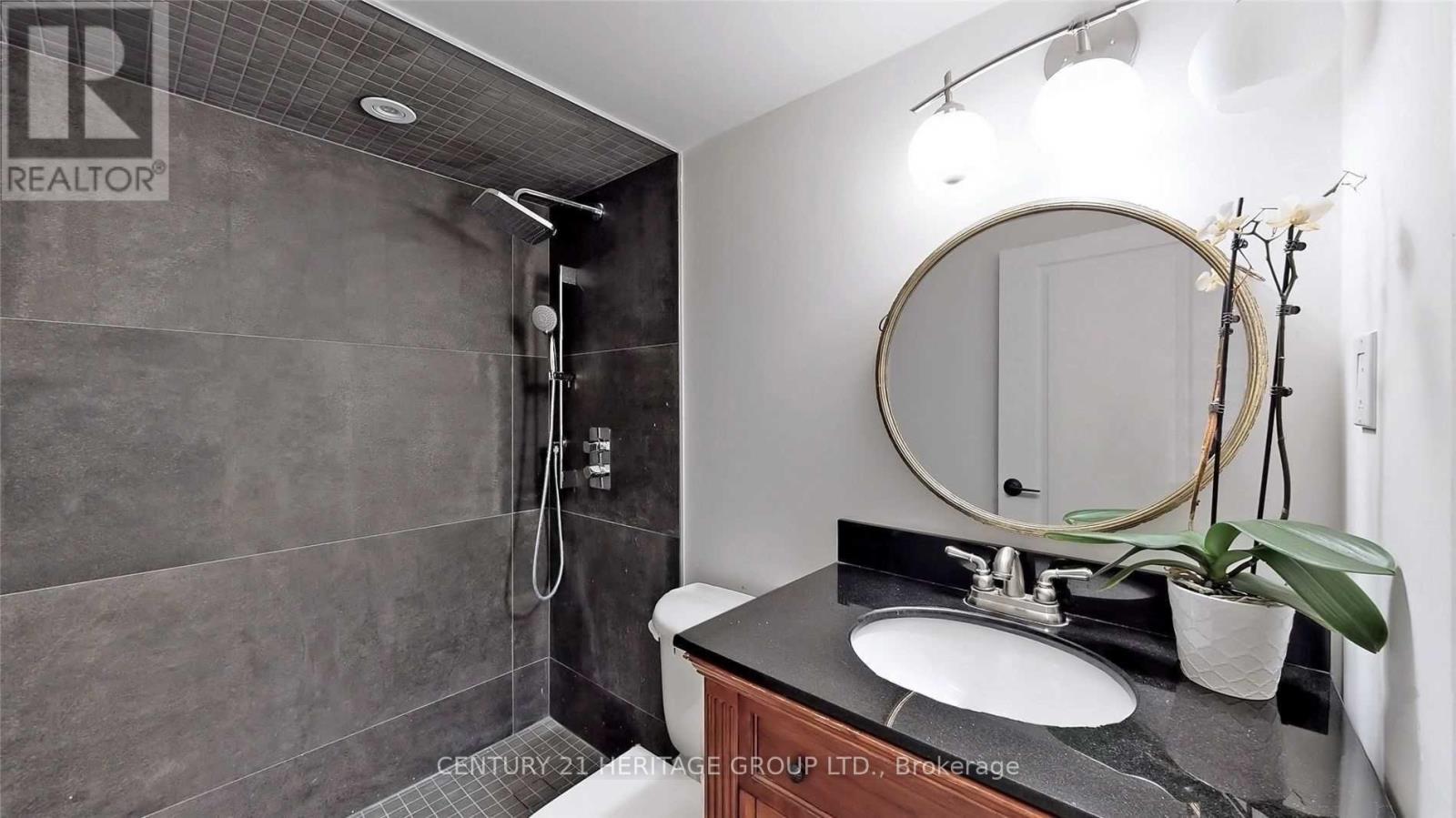 334 Hewitt Circle, Newmarket, Ontario  L3X 2H1 - Photo 4 - N12297569