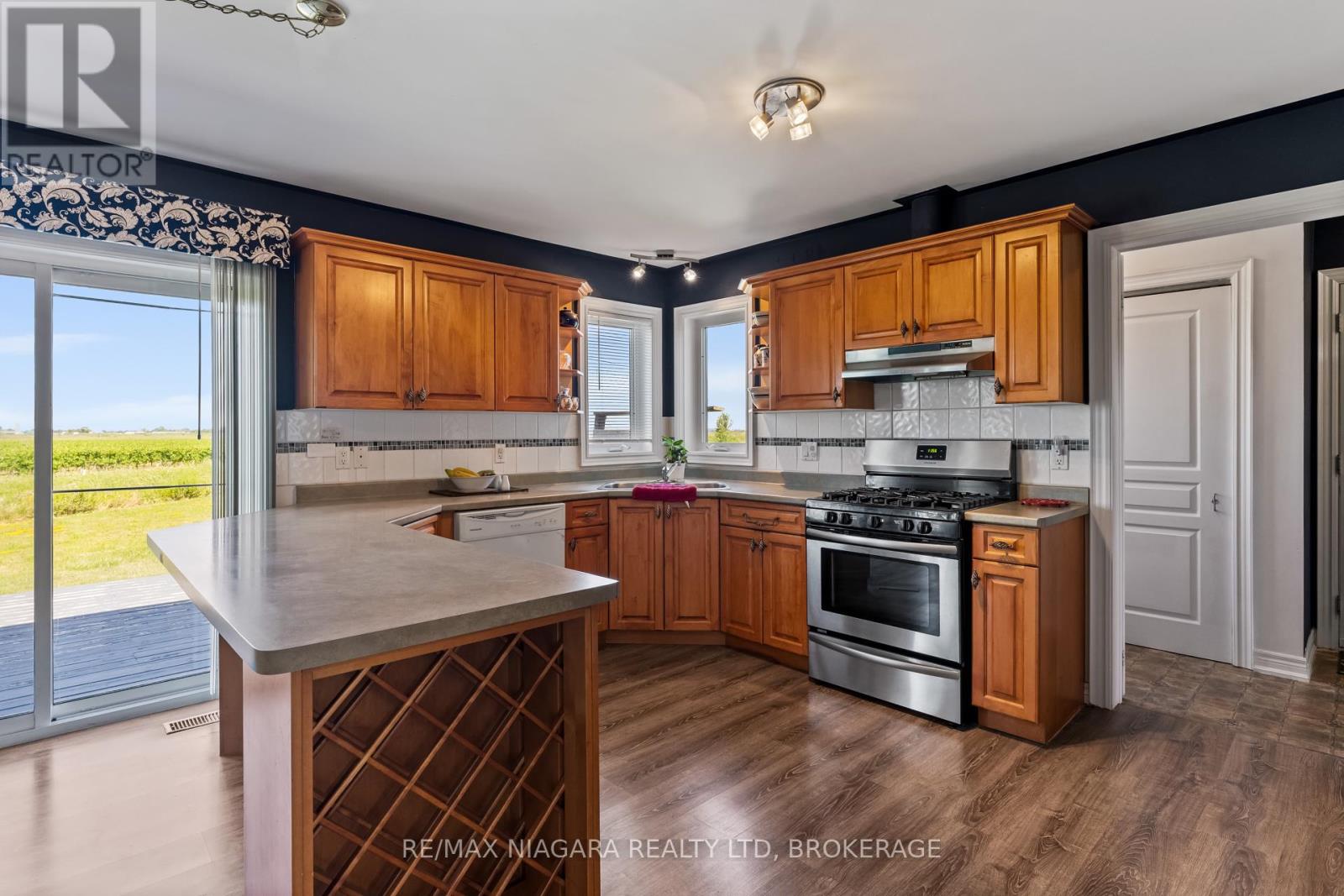 374 Niagara Stone Road, Niagara-On-The-Lake (Rural), Ontario  L0S 1J0 - Photo 12 - X12297726