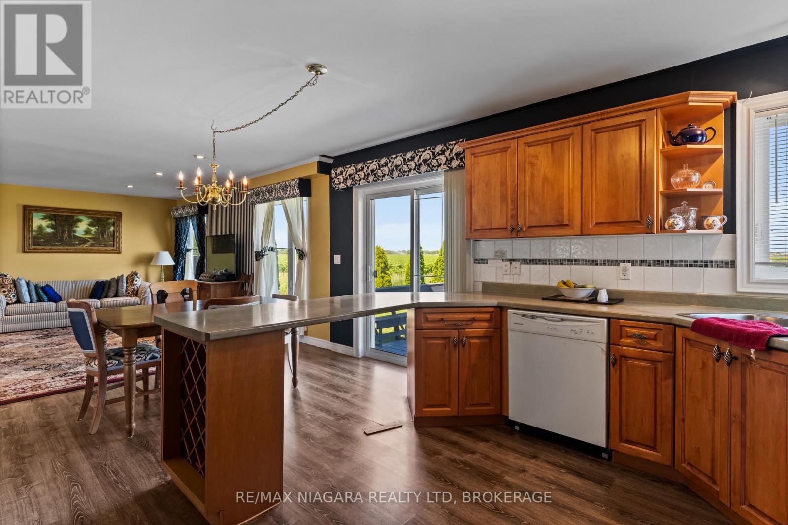 374 Niagara Stone Road, Niagara-On-The-Lake (Rural), Ontario  L0S 1J0 - Photo 14 - X12297726