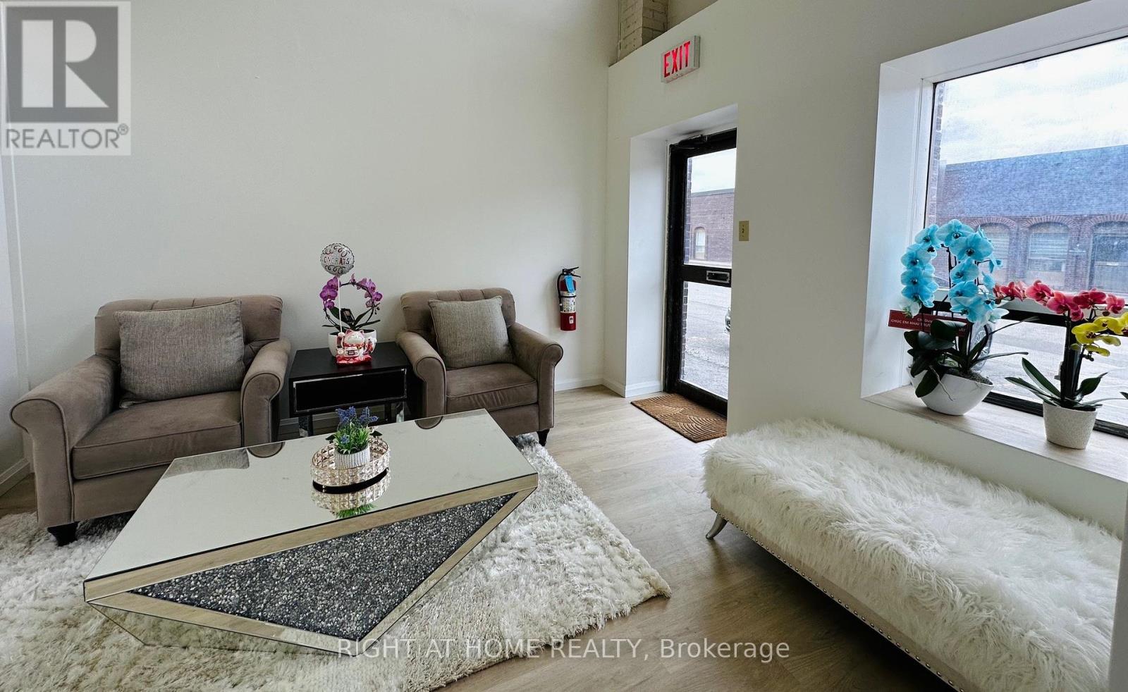 10 - 4478 Chesswood Drive, Toronto, Ontario  M3J 2B9 - Photo 2 - W12297585