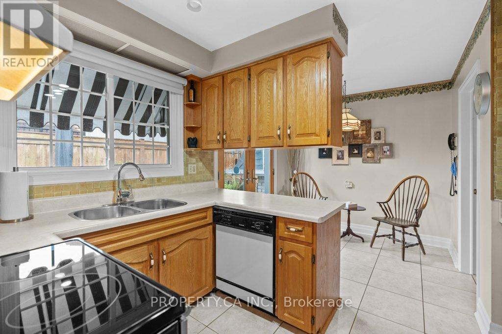 4367 Kerry Drive, Burlington, Ontario  L7L 1W2 - Photo 10 - W12297605