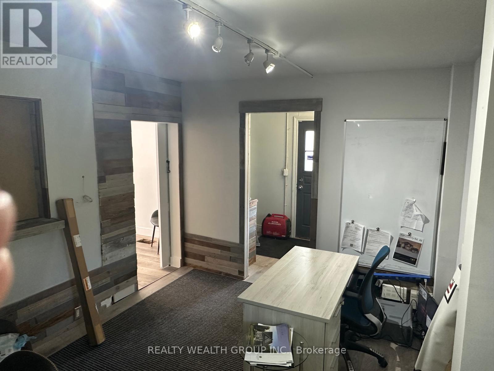 233 Kent Street W, Kawartha Lakes, Ontario  K9V 2Z1 - Photo 10 - X12297608