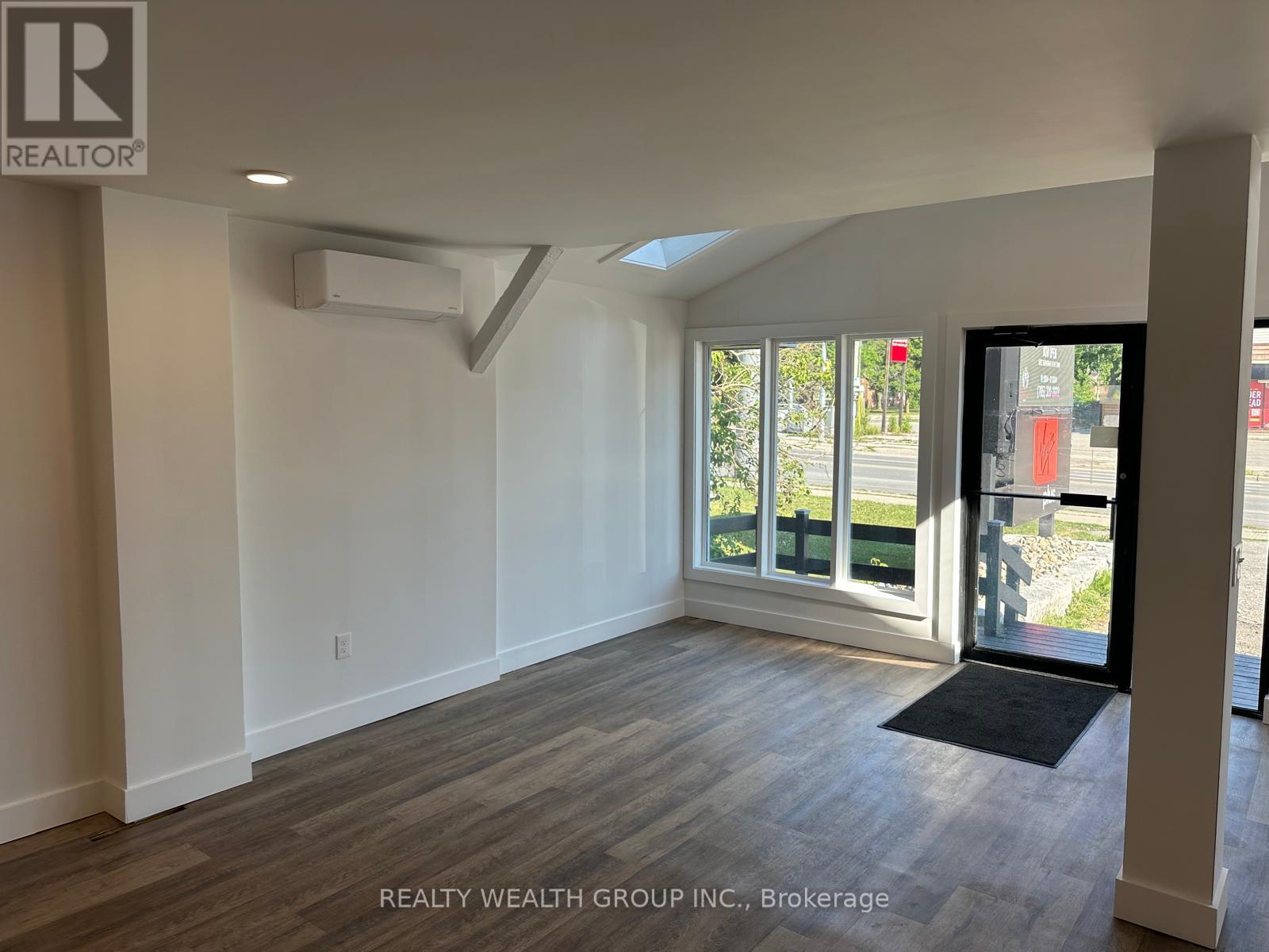 233 Kent Street W, Kawartha Lakes, Ontario  K9V 2Z1 - Photo 2 - X12297608