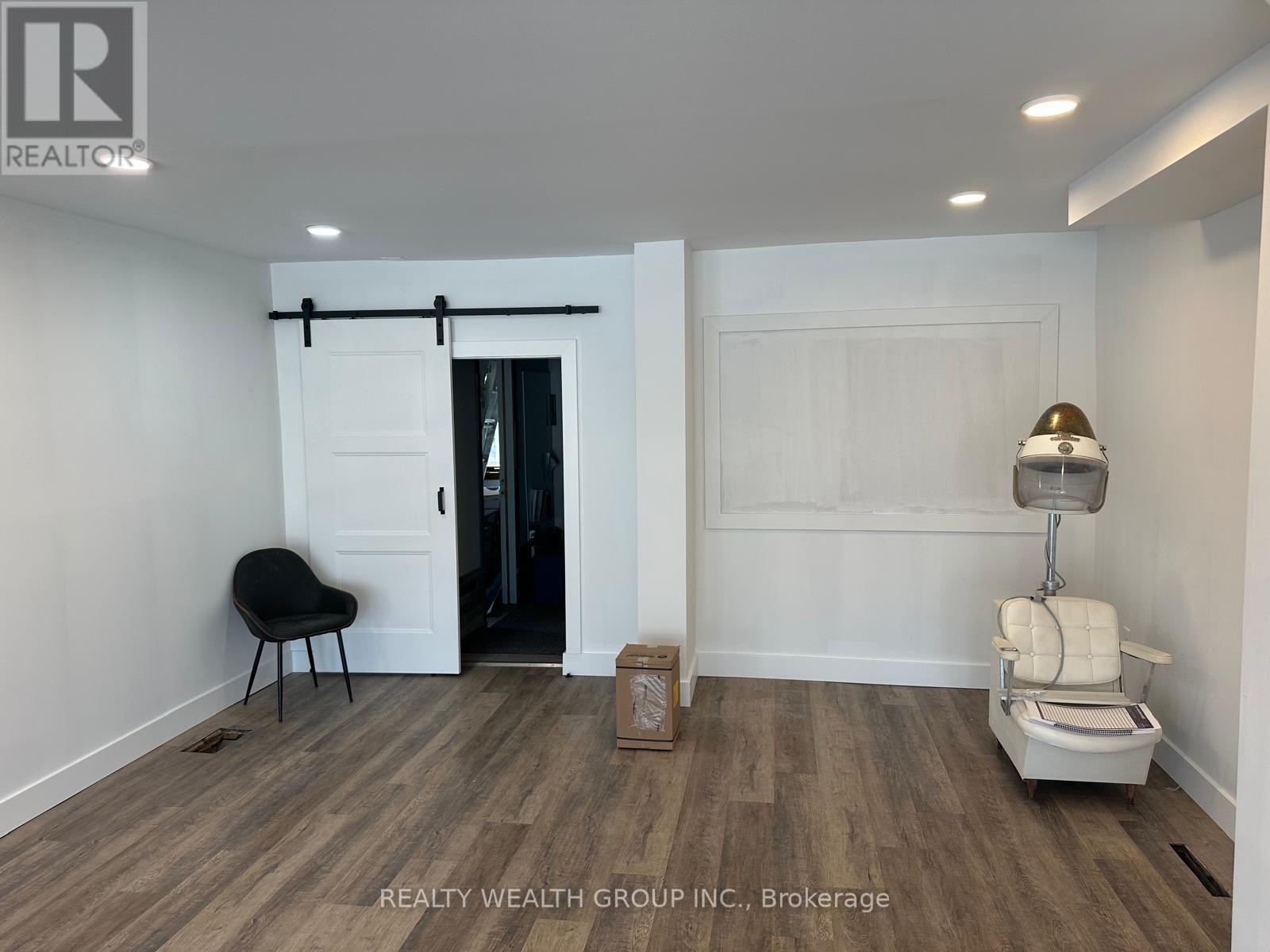 233 Kent Street W, Kawartha Lakes, Ontario  K9V 2Z1 - Photo 5 - X12297608