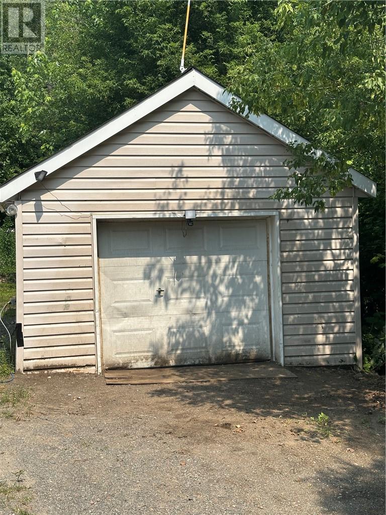 Property at 246 Kathleen Street image 2