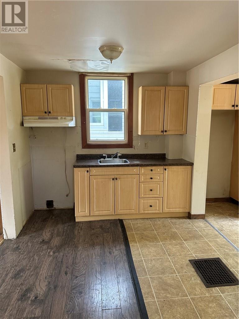 Property at 246 Kathleen Street image 3