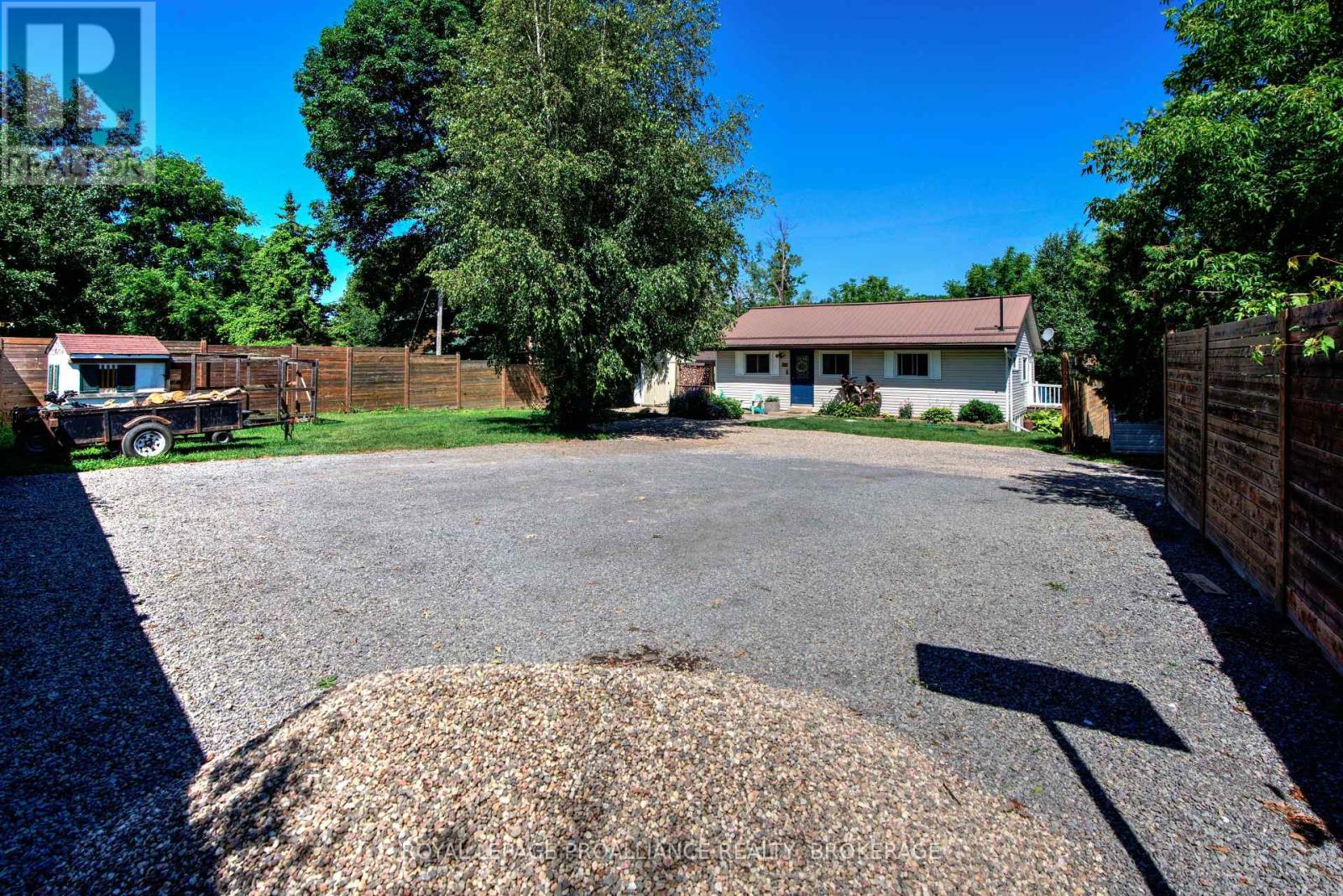 42 Rebecca Lane, Westport, Ontario  K0G 1X0 - Photo 11 - X12297799