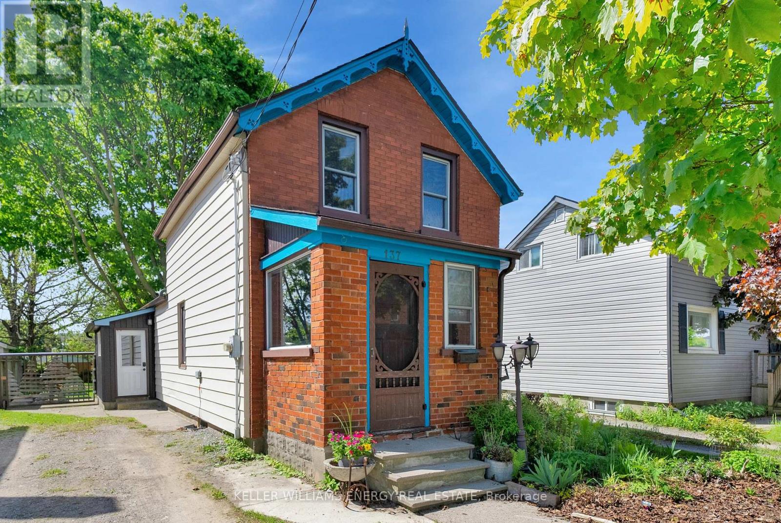 Property at 137 UNIVERSITY AVENUE W image 4