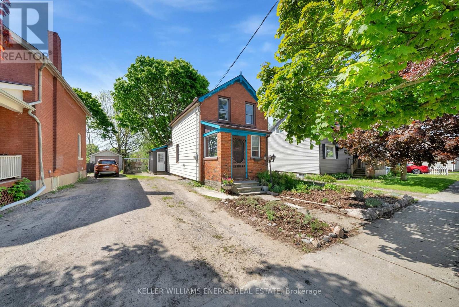 Property at 137 UNIVERSITY AVENUE W image 5