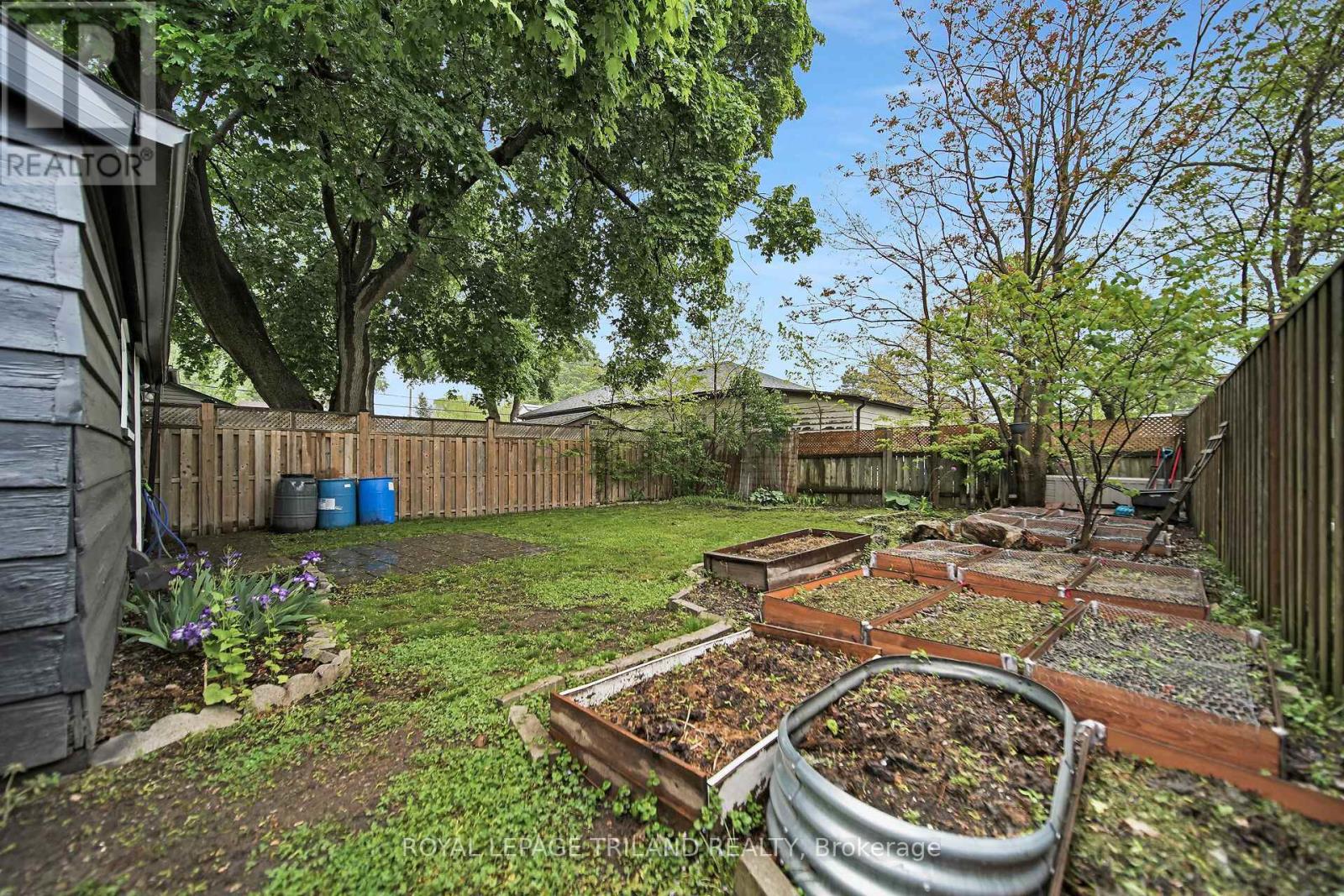 Property at 789 LITTLE HILL STREET image 4