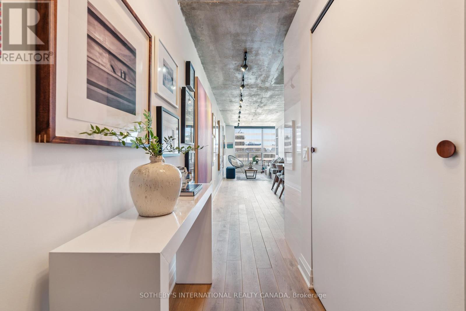 1011 - 152 St Patrick Street, Toronto, Ontario  M5T 3J9 - Photo 4 - C12297674