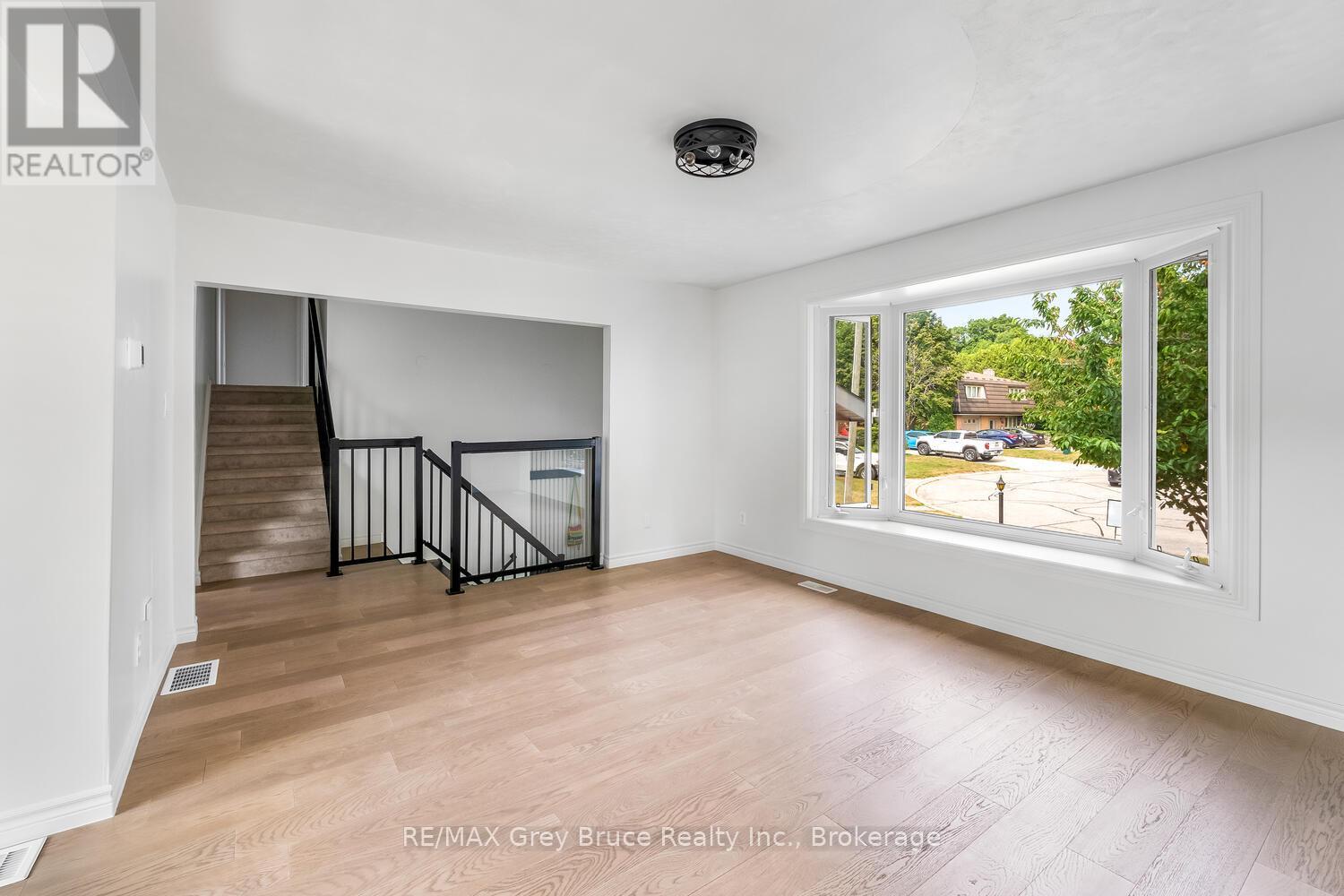 887 Nodwell Court, Saugeen Shores, Ontario  N0H 2C4 - Photo 10 - X12292998