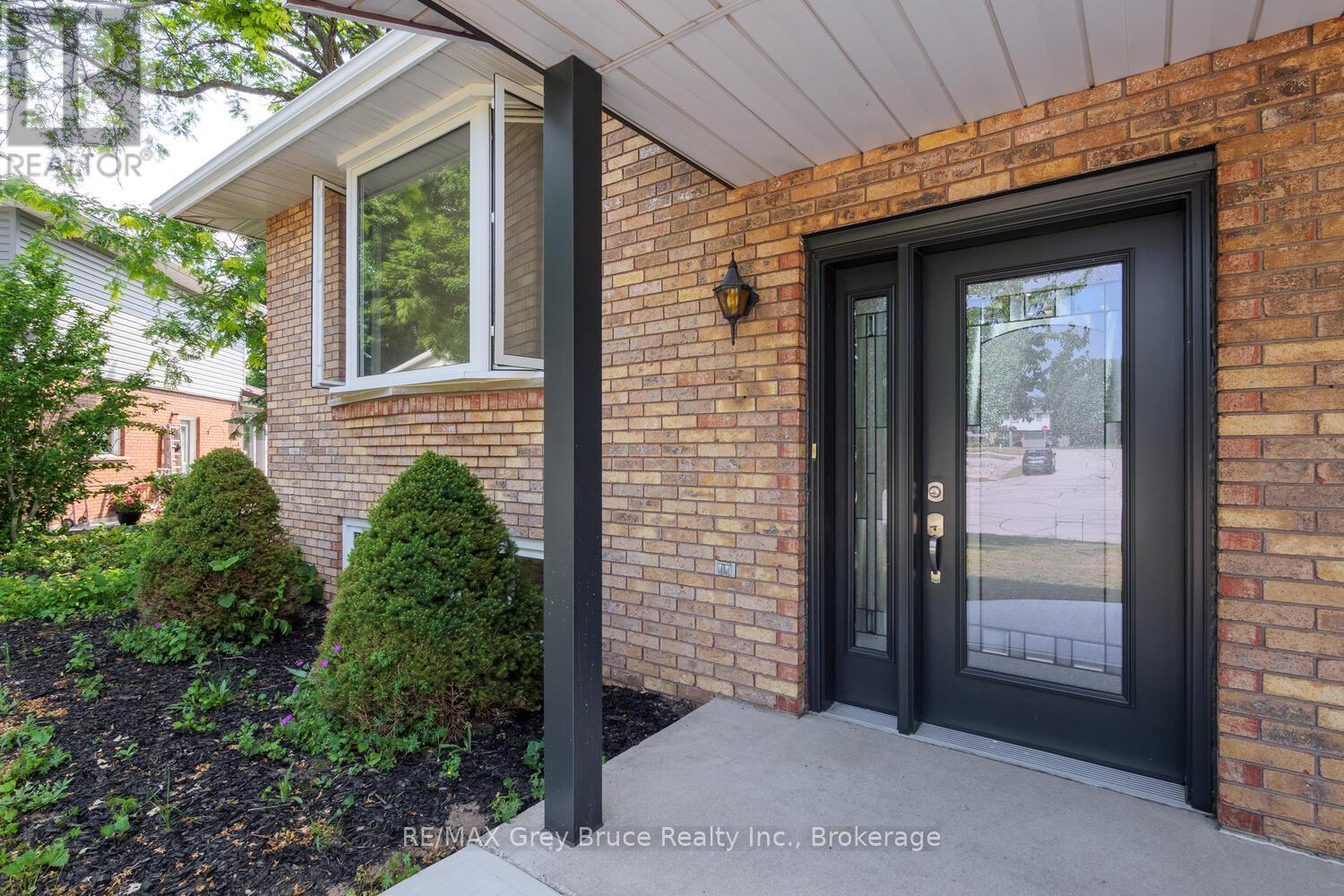 887 Nodwell Court, Saugeen Shores, Ontario  N0H 2C4 - Photo 15 - X12292998