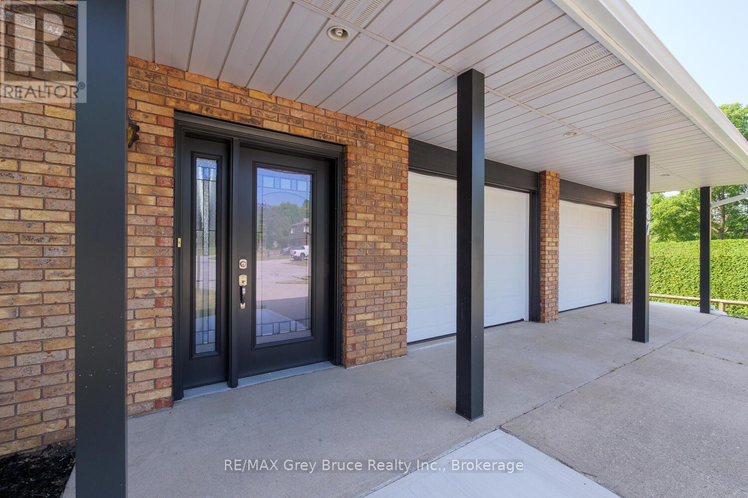 887 Nodwell Court, Saugeen Shores, Ontario  N0H 2C4 - Photo 13 - X12292998