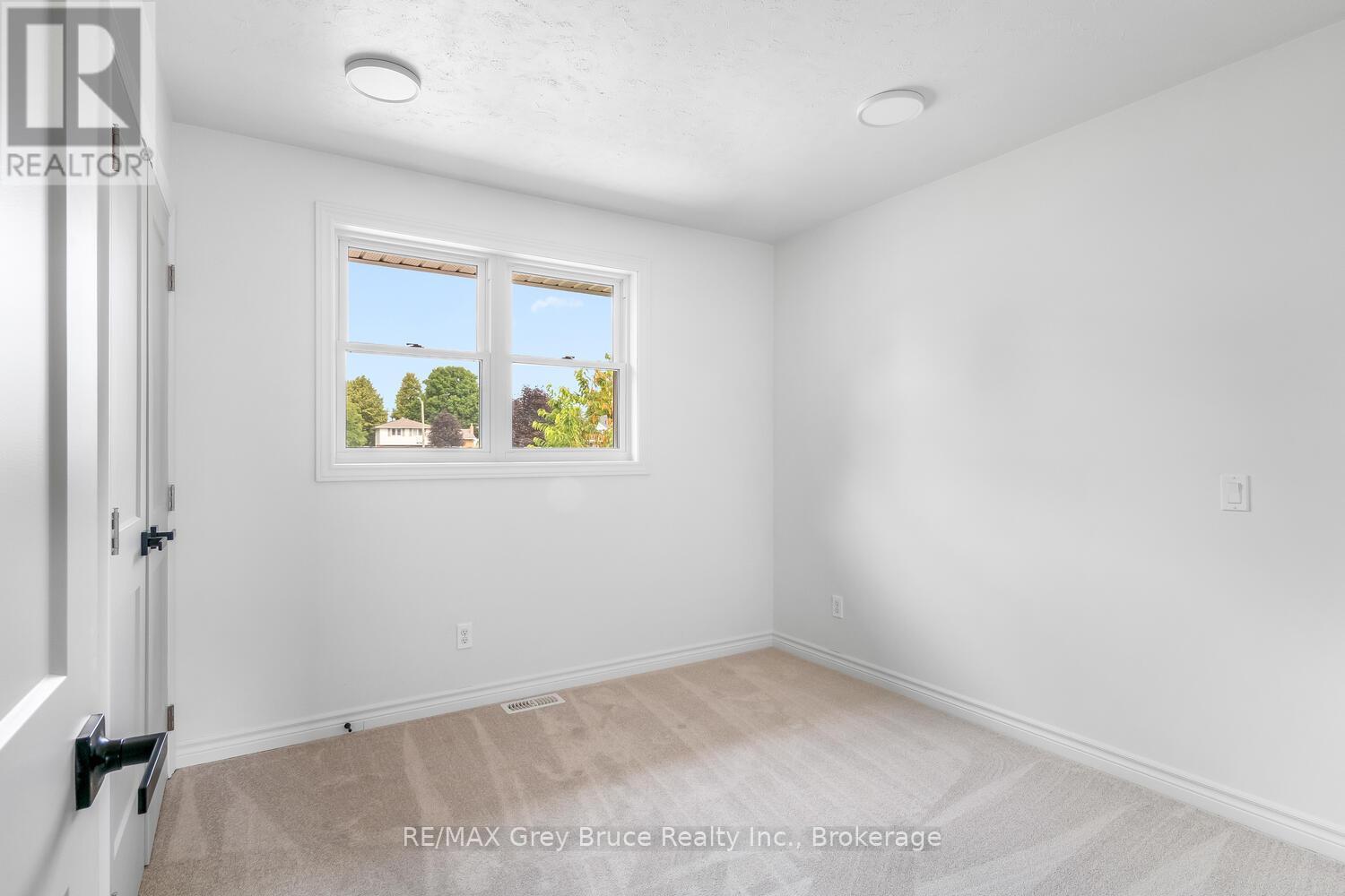 887 Nodwell Court, Saugeen Shores, Ontario  N0H 2C4 - Photo 27 - X12292998