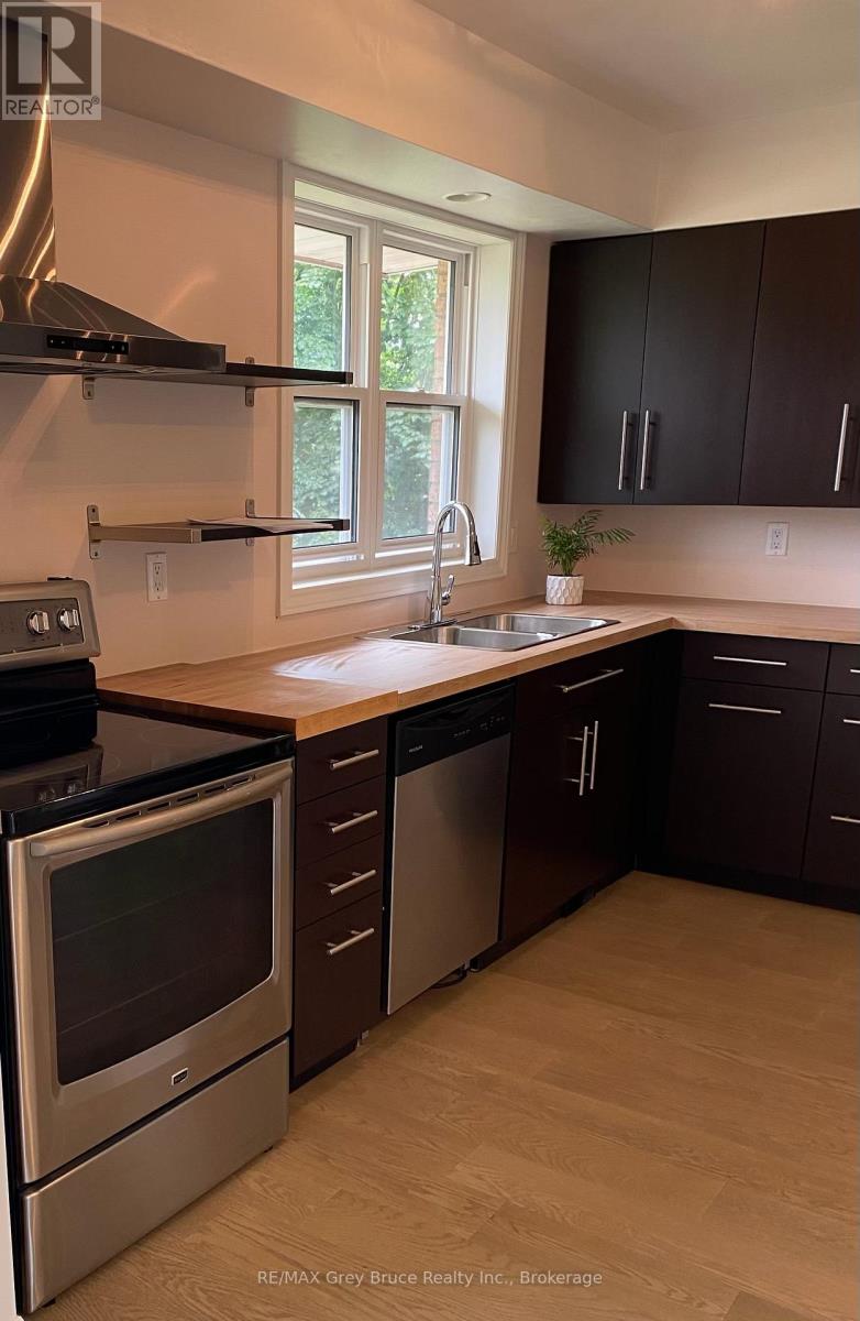 887 Nodwell Court, Saugeen Shores, Ontario  N0H 2C4 - Photo 4 - X12292998