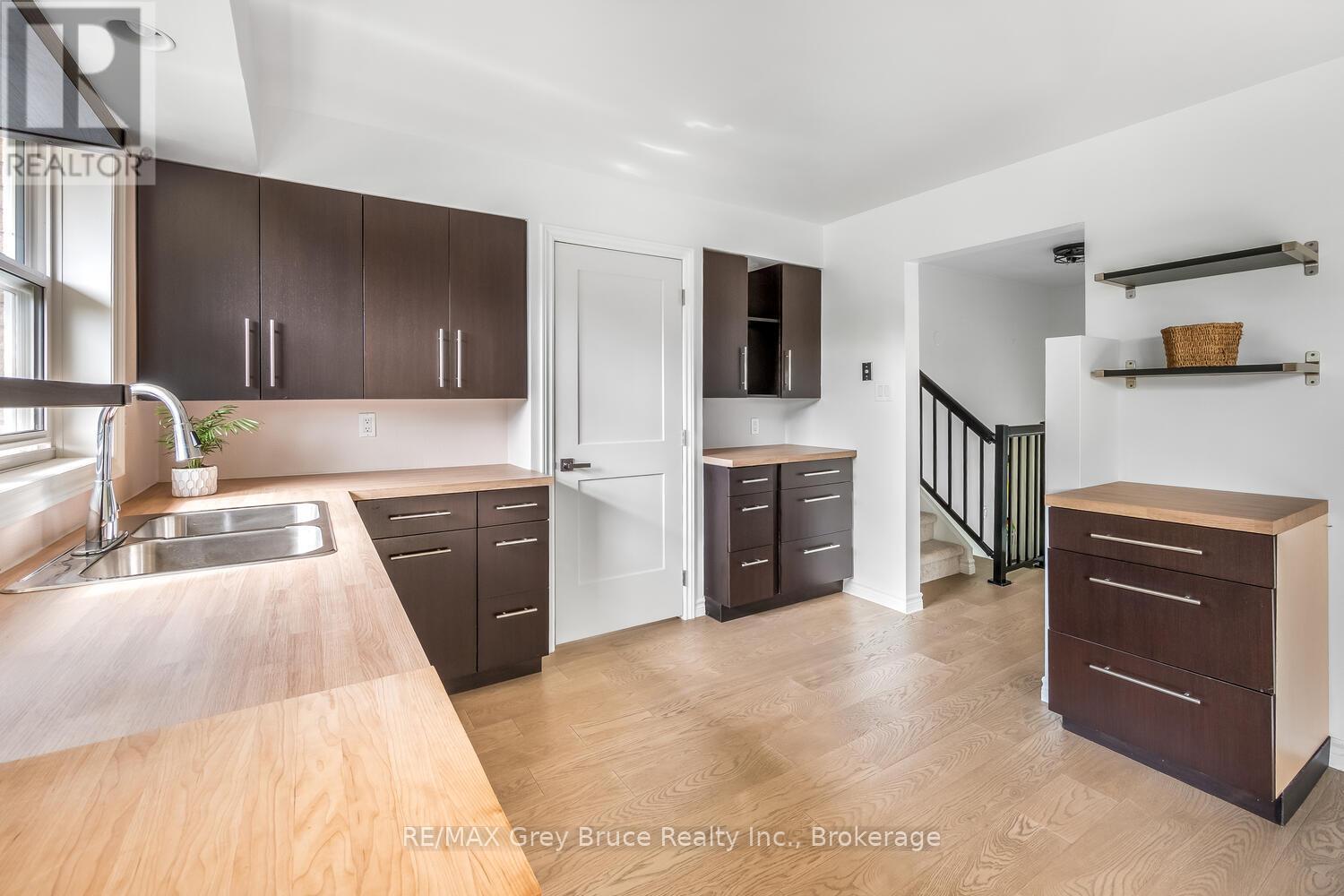 887 Nodwell Court, Saugeen Shores, Ontario  N0H 2C4 - Photo 5 - X12292998