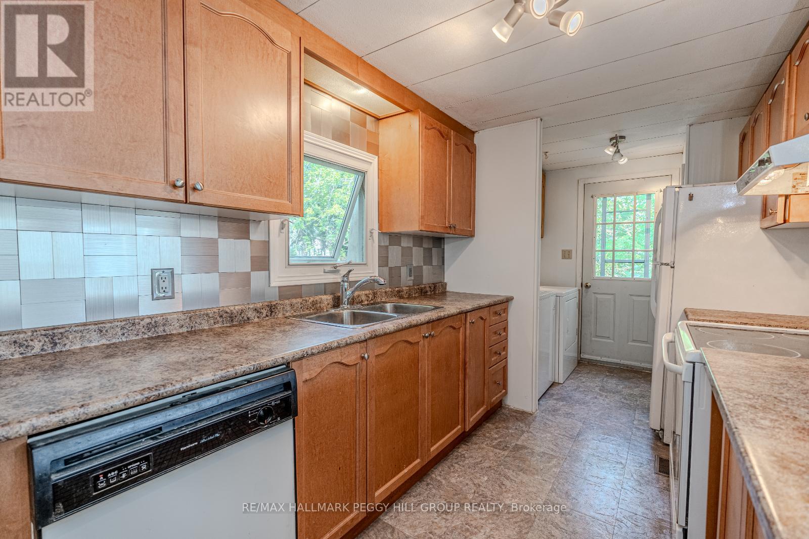 Property at 85 HAWTHORNE DRIVE image 4