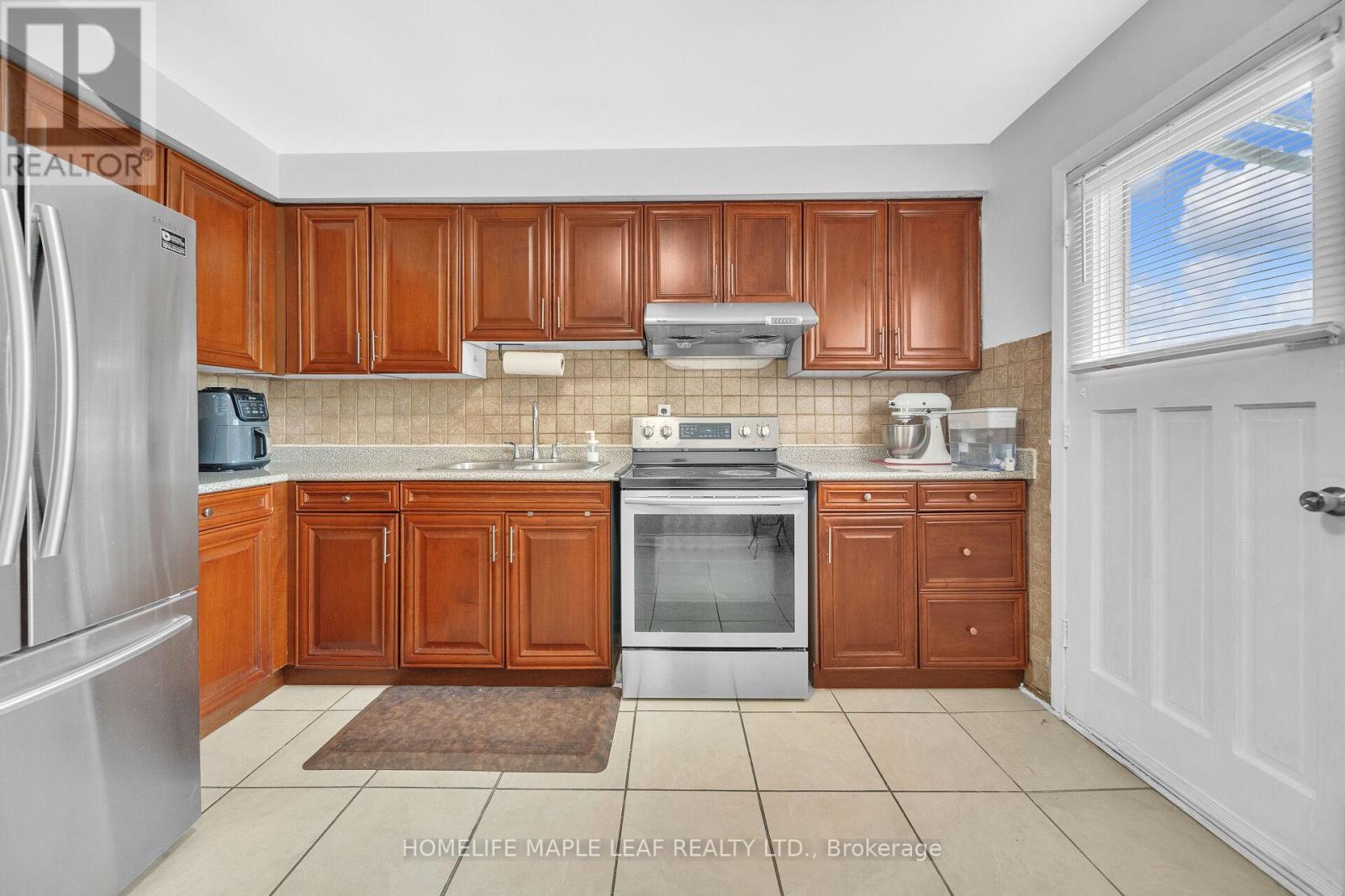 7464 Homeside Gardens, Mississauga (Malton), Ontario  L4T 2A7 - Photo 18 - W12297778