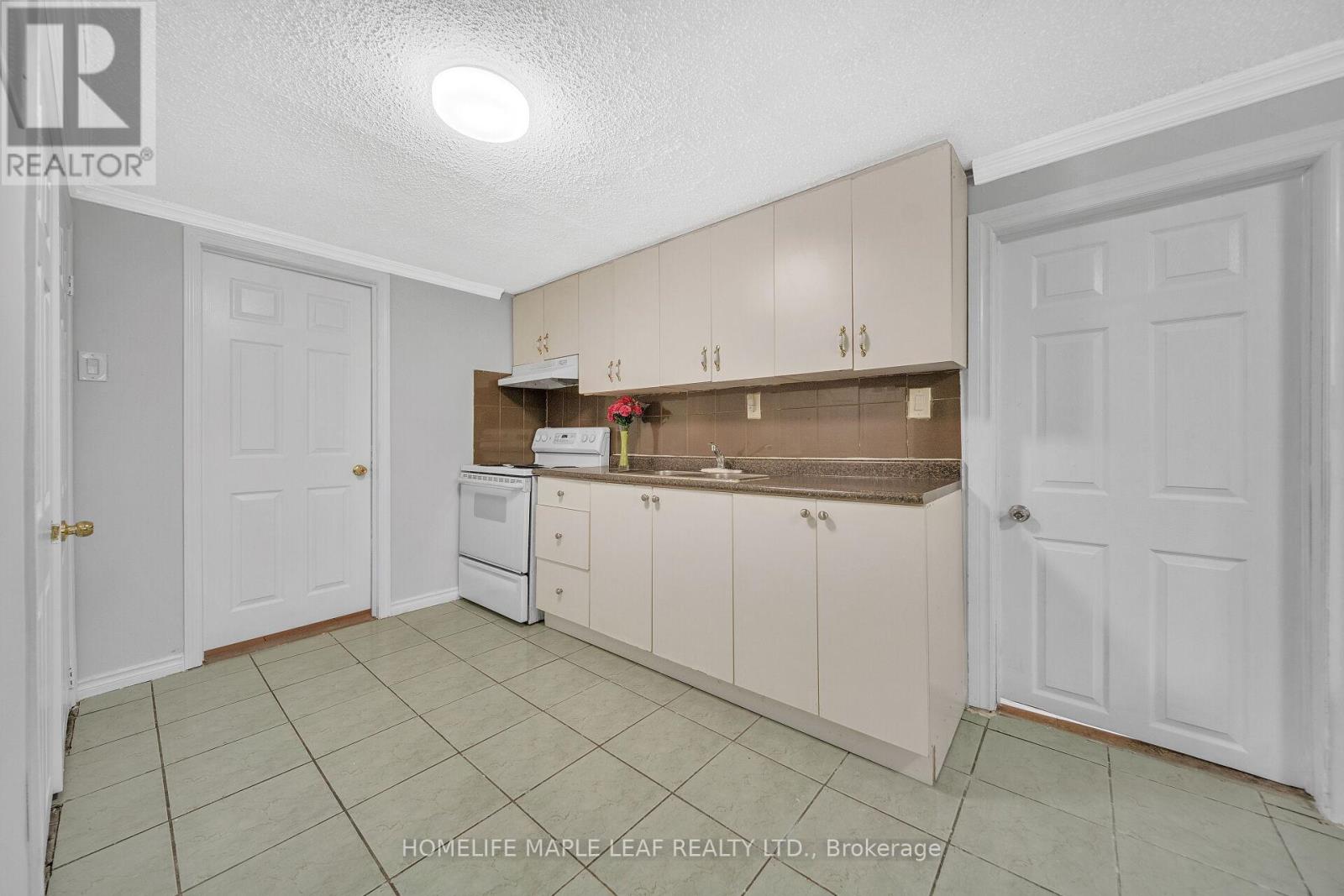 7464 Homeside Gardens, Mississauga (Malton), Ontario  L4T 2A7 - Photo 42 - W12297778