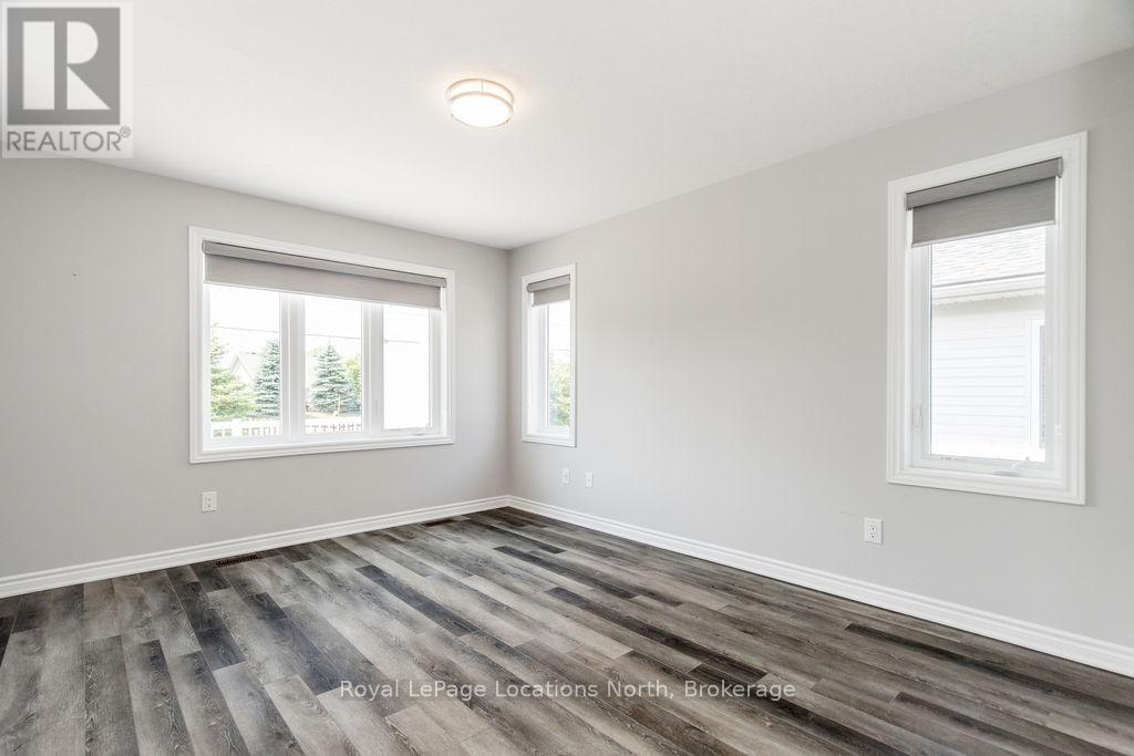 26 Ivy Crescent, Wasaga Beach, Ontario  L9Z 0H8 - Photo 10 - S12297984