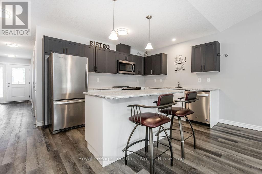 26 Ivy Crescent, Wasaga Beach, Ontario  L9Z 0H8 - Photo 2 - S12297984