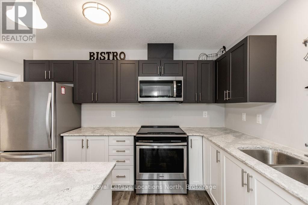 26 Ivy Crescent, Wasaga Beach, Ontario  L9Z 0H8 - Photo 4 - S12297984
