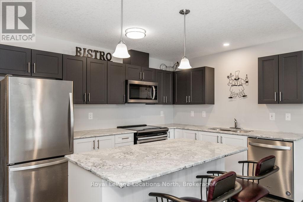 26 Ivy Crescent, Wasaga Beach, Ontario  L9Z 0H8 - Photo 5 - S12297984