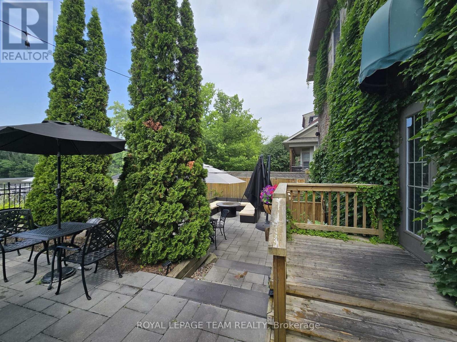 35 Mill Street, Carleton Place, Ontario  K7C 1T8 - Photo 11 - X12297998