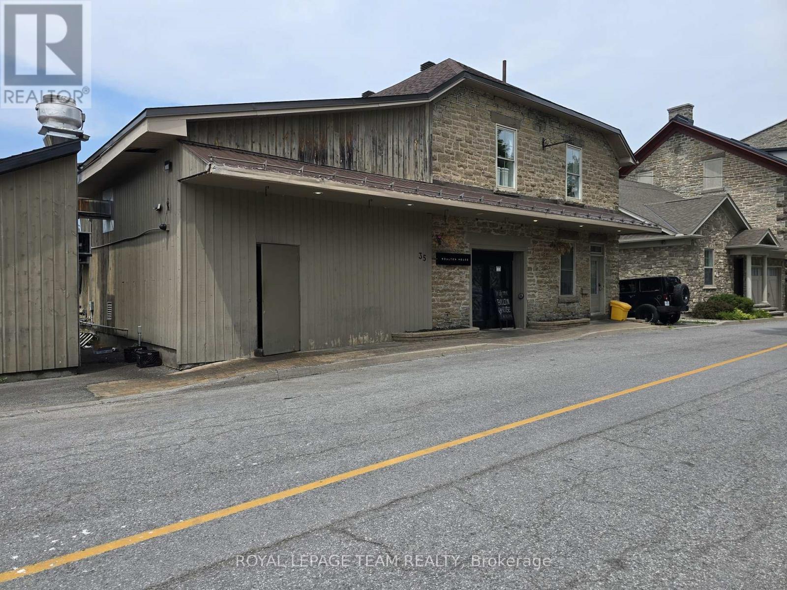 35 Mill Street, Carleton Place, Ontario  K7C 1T8 - Photo 2 - X12297998