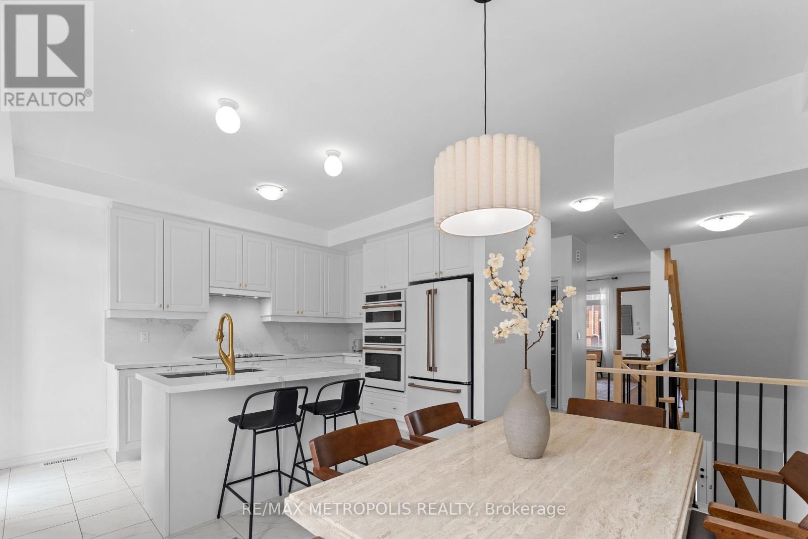 Property at 891 KICKING HORSE PATH image 2
