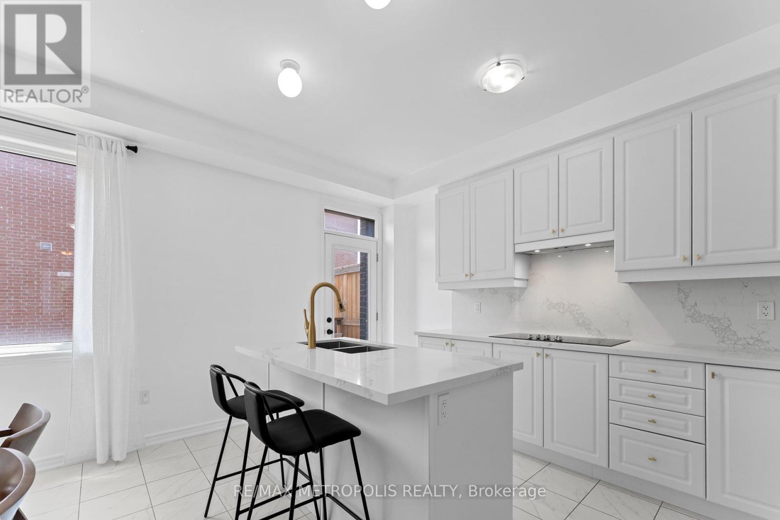 Property at 891 KICKING HORSE PATH image 5