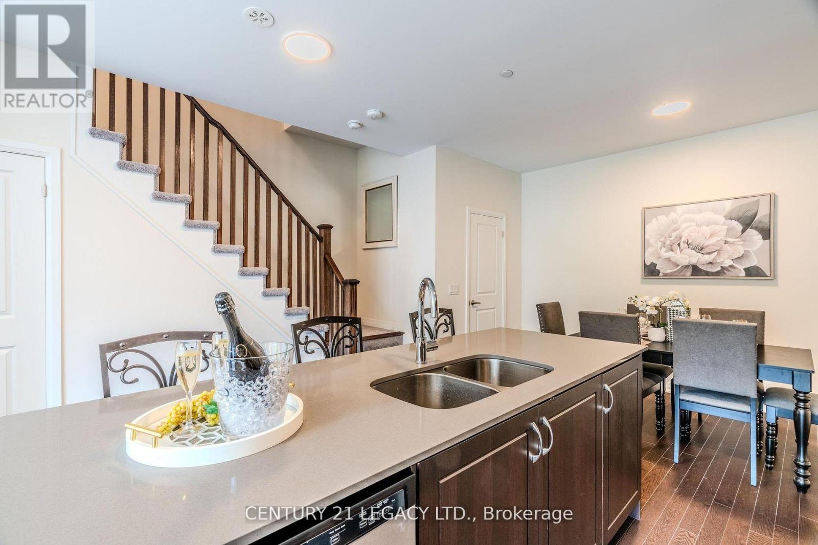 10 - 31 Baynes Way, Bradford West Gwillimbury, Ontario  L3Z 4M5 - Photo 11 - N12297791