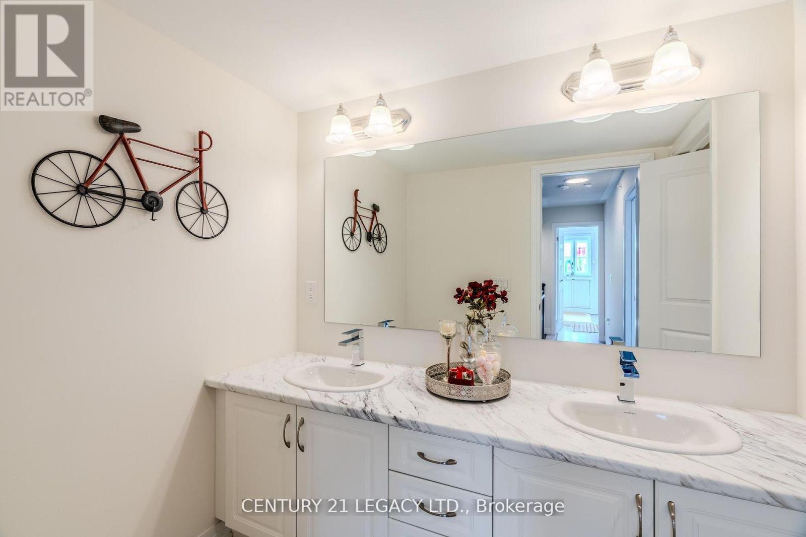 10 - 31 Baynes Way, Bradford West Gwillimbury, Ontario  L3Z 4M5 - Photo 25 - N12297791