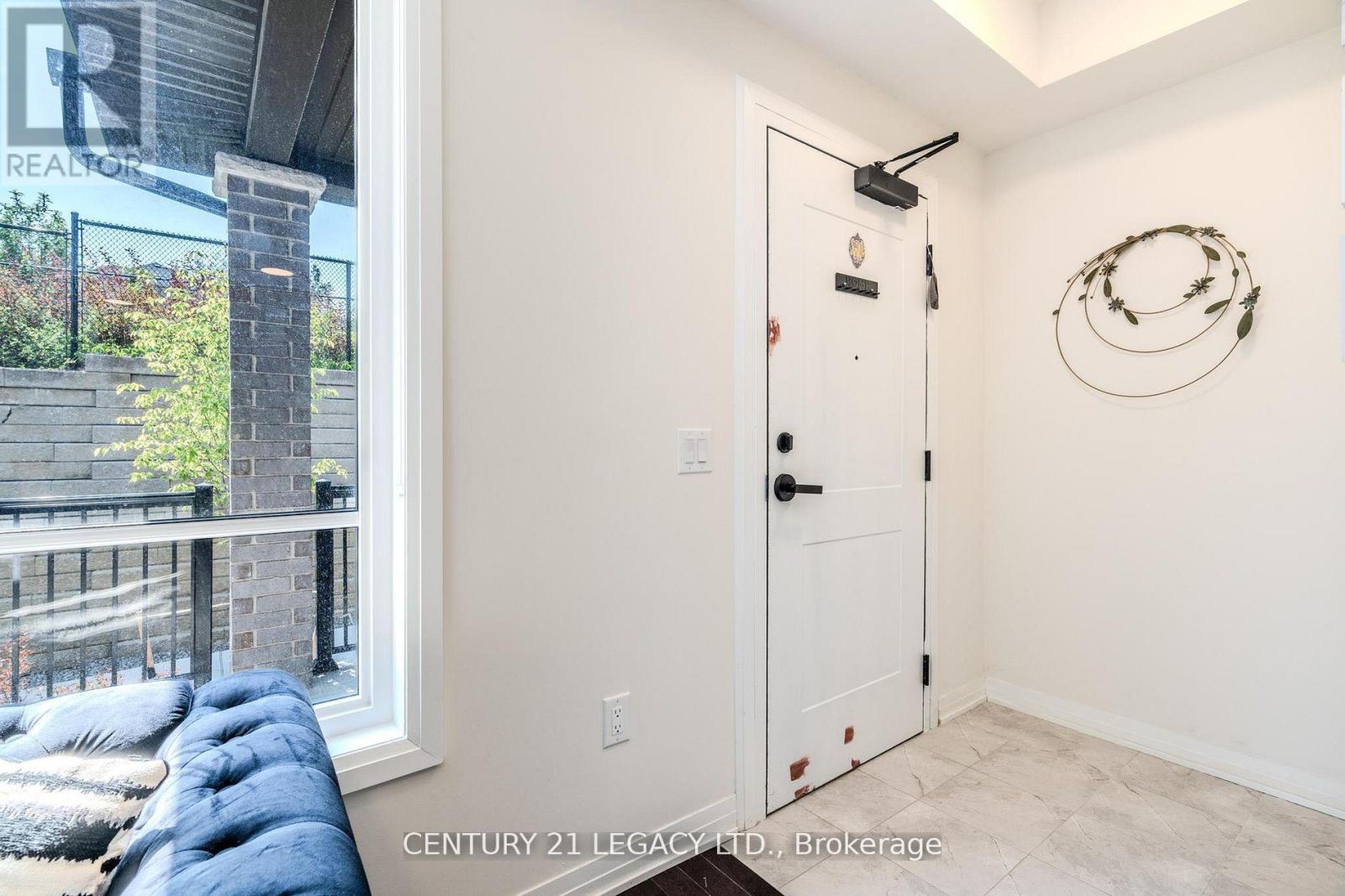 10 - 31 Baynes Way, Bradford West Gwillimbury, Ontario  L3Z 4M5 - Photo 3 - N12297791