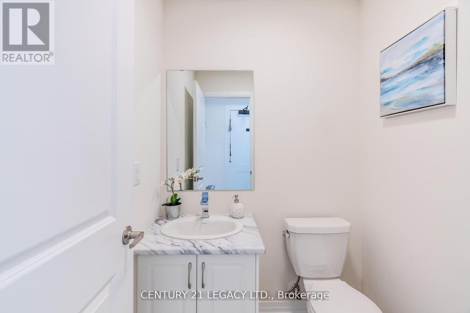 10 - 31 Baynes Way, Bradford West Gwillimbury, Ontario  L3Z 4M5 - Photo 4 - N12297791