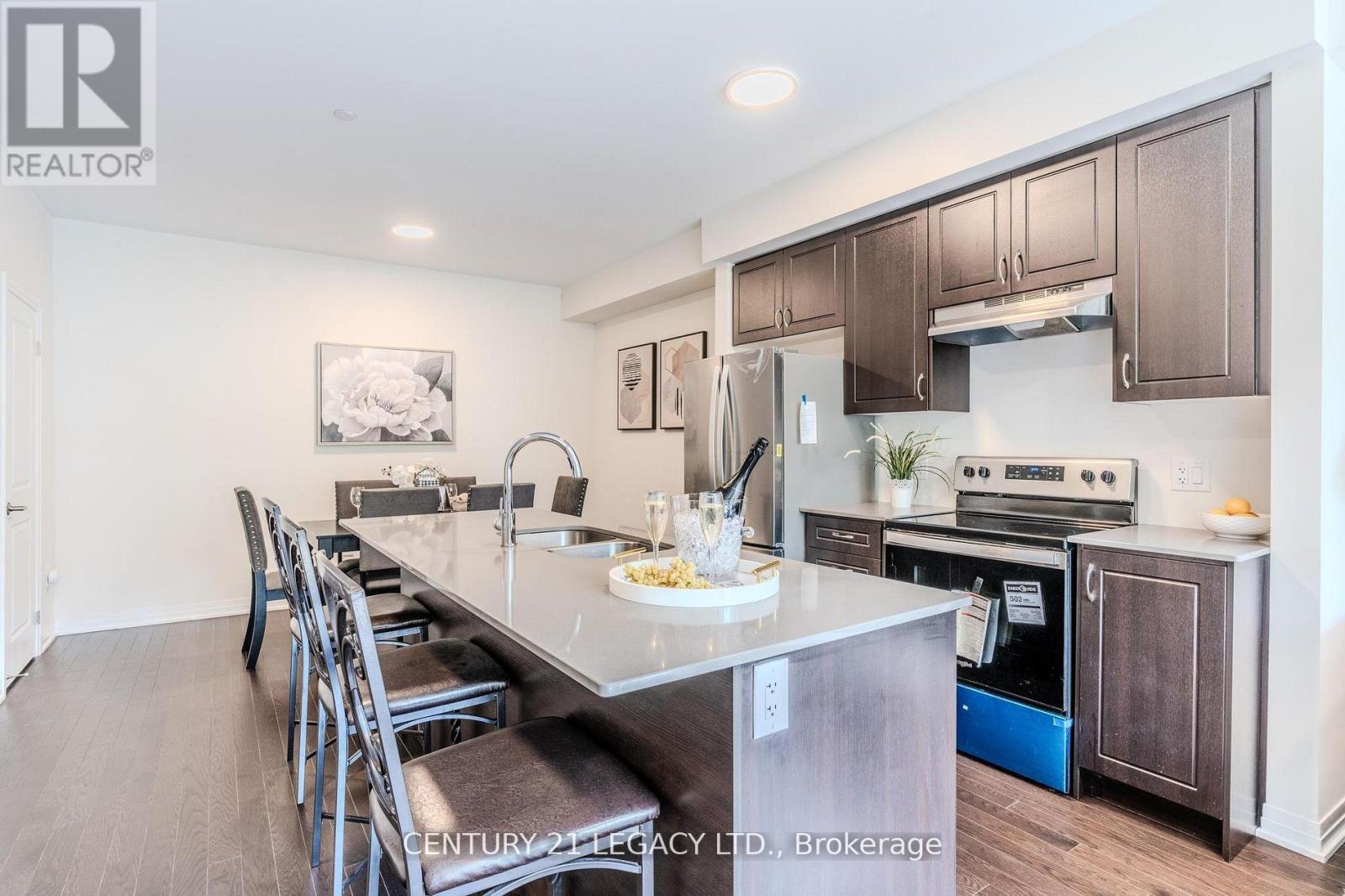 10 - 31 Baynes Way, Bradford West Gwillimbury, Ontario  L3Z 4M5 - Photo 8 - N12297791
