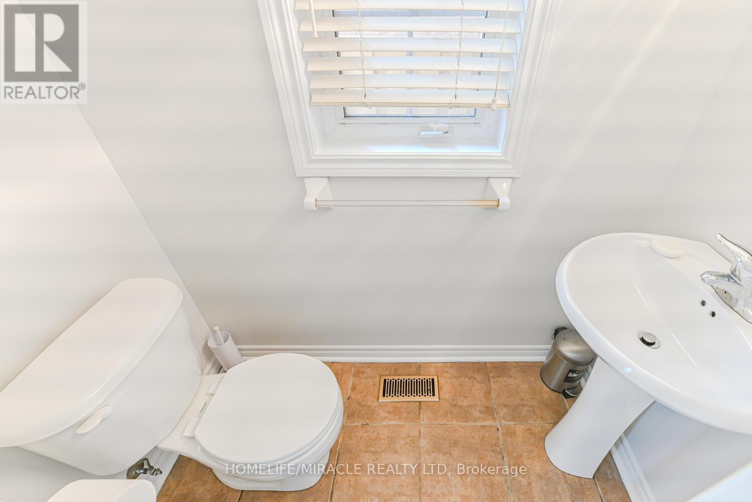 40 Janda Court, Toronto, Ontario  M9W 0A5 - Photo 10 - W12297810