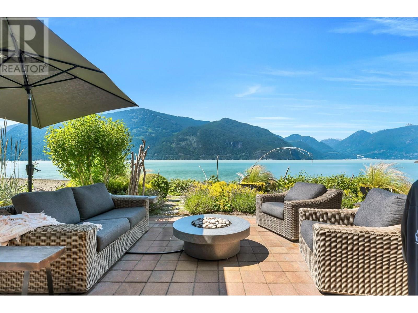 11 BEACH DRIVE, West Vancouver, British Columbia