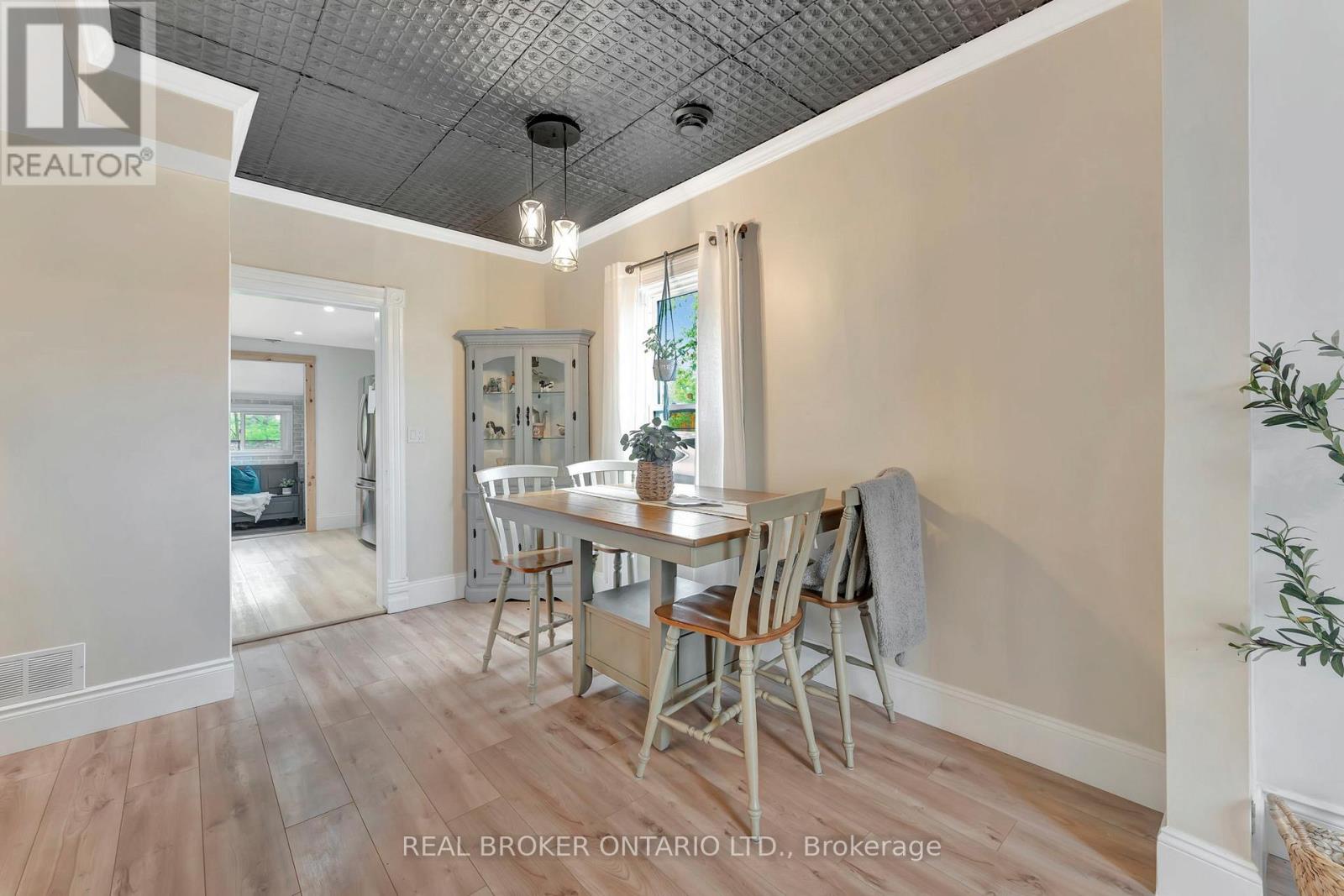 16 John Street, Haldimand, Ontario  N0A 1H0 - Photo 10 - X12297853