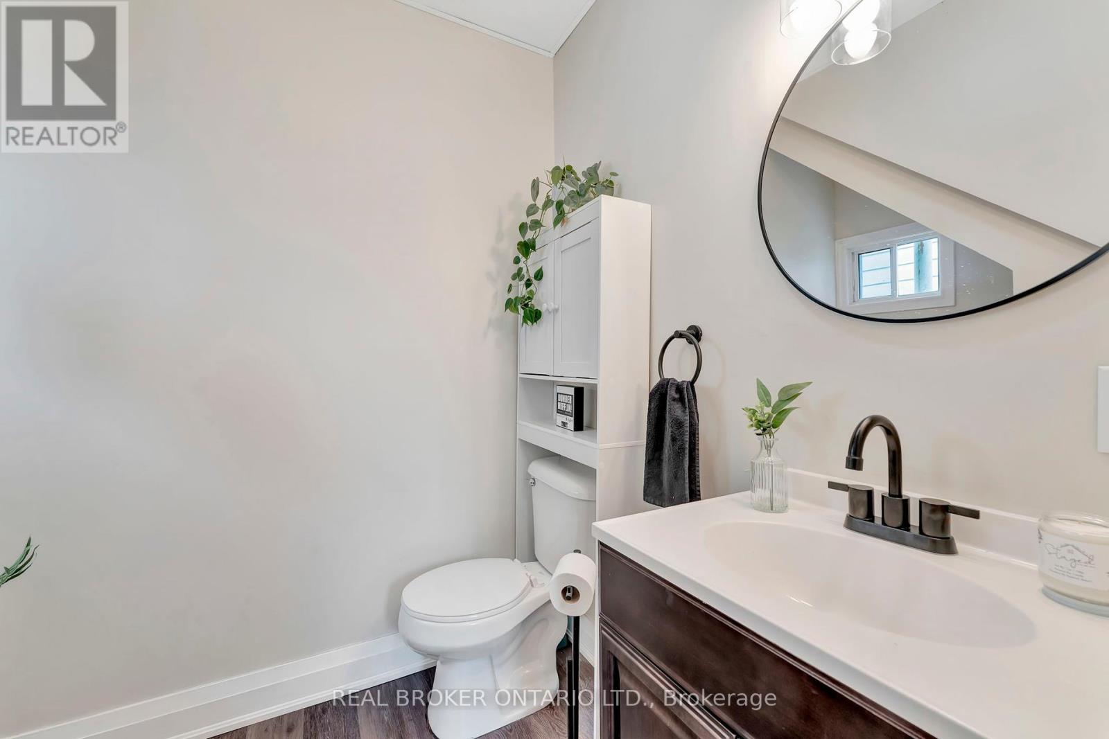 16 John Street, Haldimand, Ontario  N0A 1H0 - Photo 6 - X12297853
