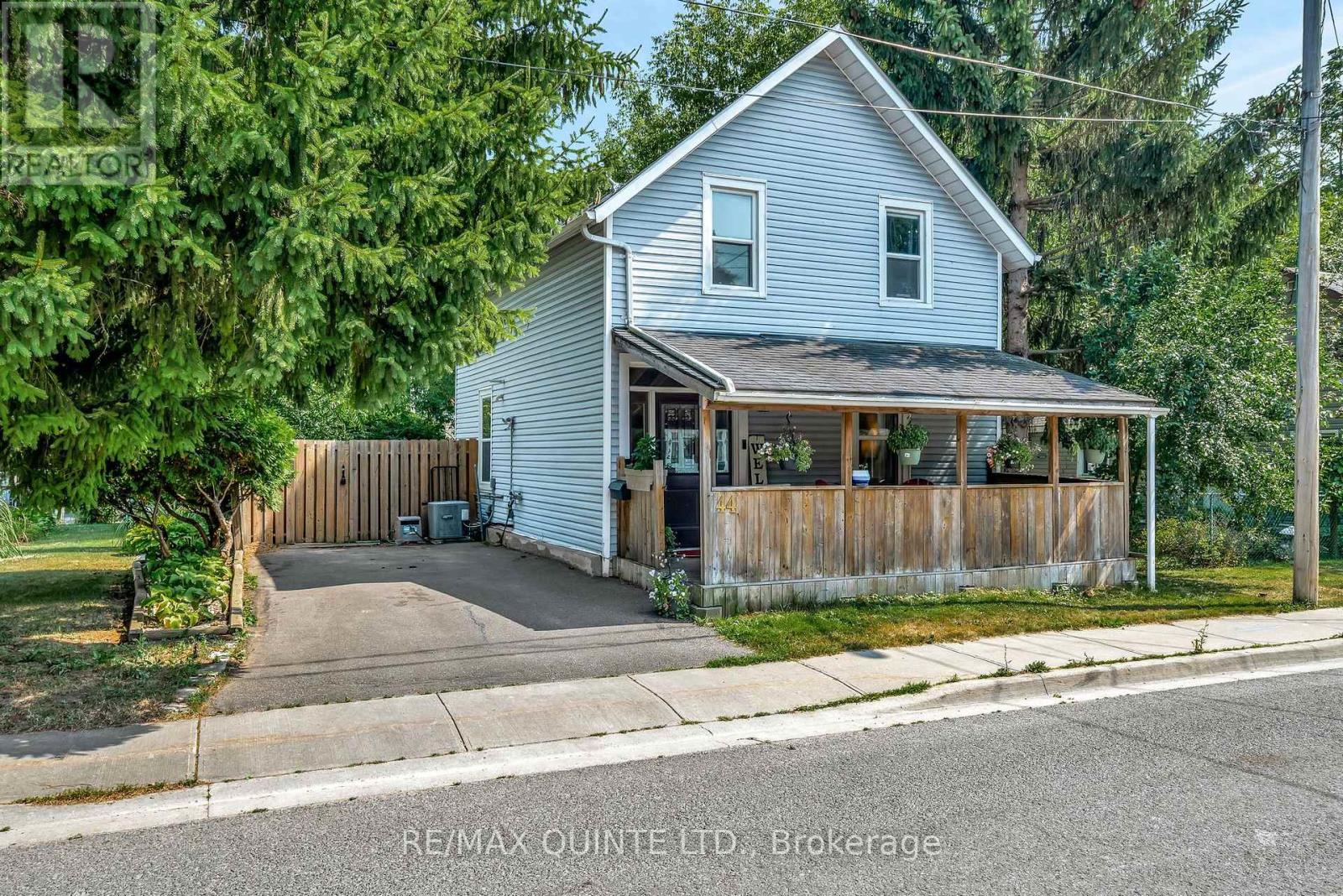 Property at 44 MILL STREET W image 2