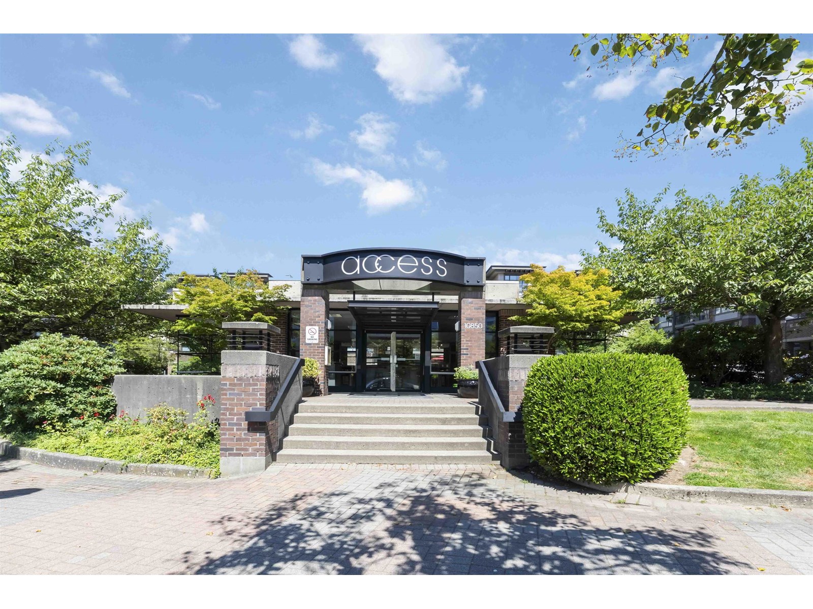 338 10838 City Parkway, Surrey, British Columbia  V3T 5X9 - Photo 1 - R3028966