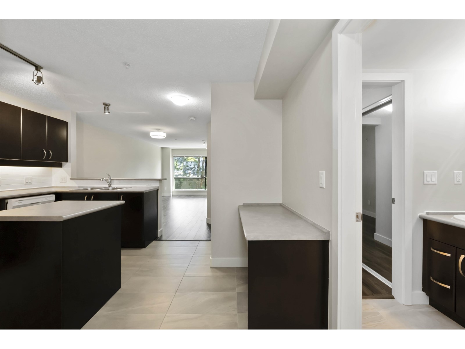 338 10838 City Parkway, Surrey, British Columbia  V3T 5X9 - Photo 13 - R3028966