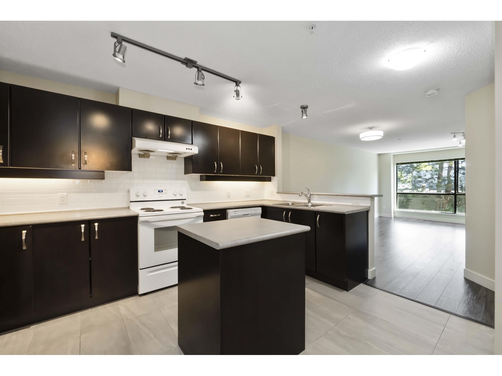 338 10838 City Parkway, Surrey, British Columbia  V3T 5X9 - Photo 14 - R3028966