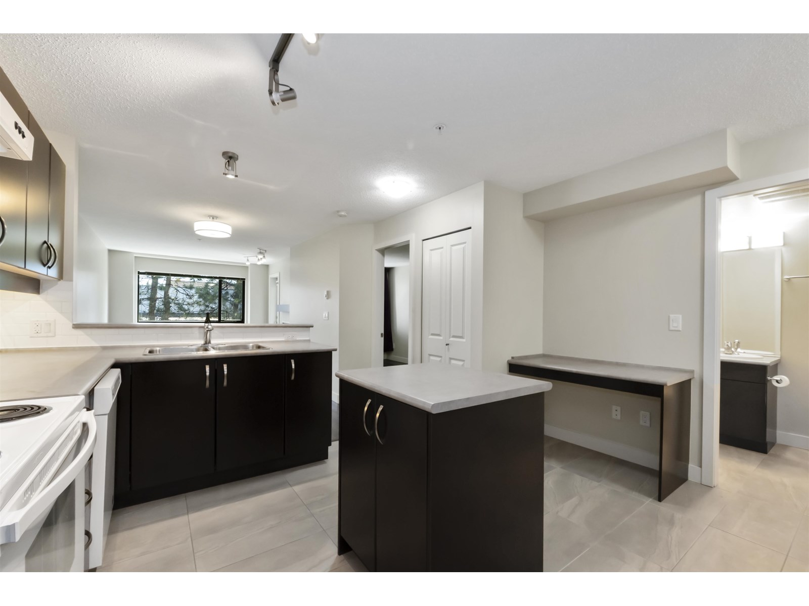 338 10838 City Parkway, Surrey, British Columbia  V3T 5X9 - Photo 17 - R3028966