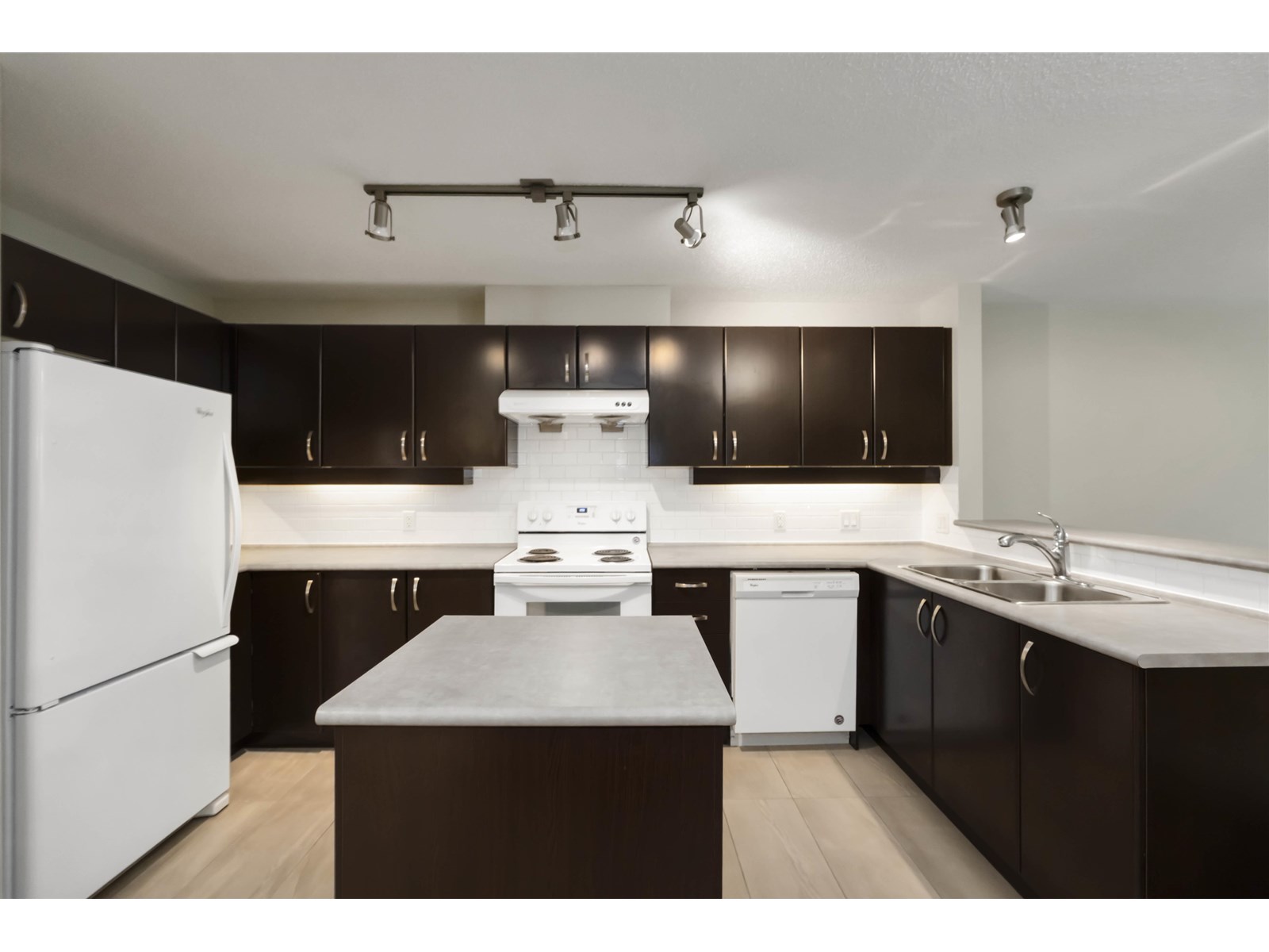 338 10838 City Parkway, Surrey, British Columbia  V3T 5X9 - Photo 19 - R3028966