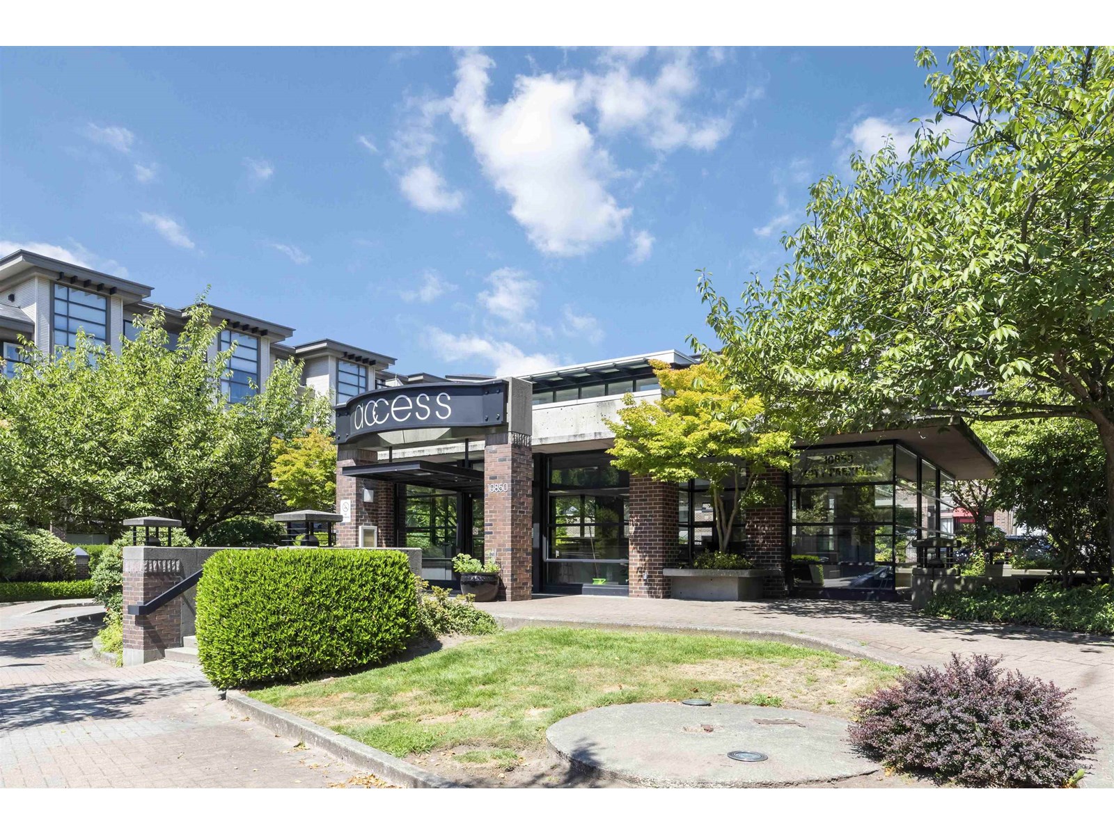 338 10838 City Parkway, Surrey, British Columbia  V3T 5X9 - Photo 2 - R3028966